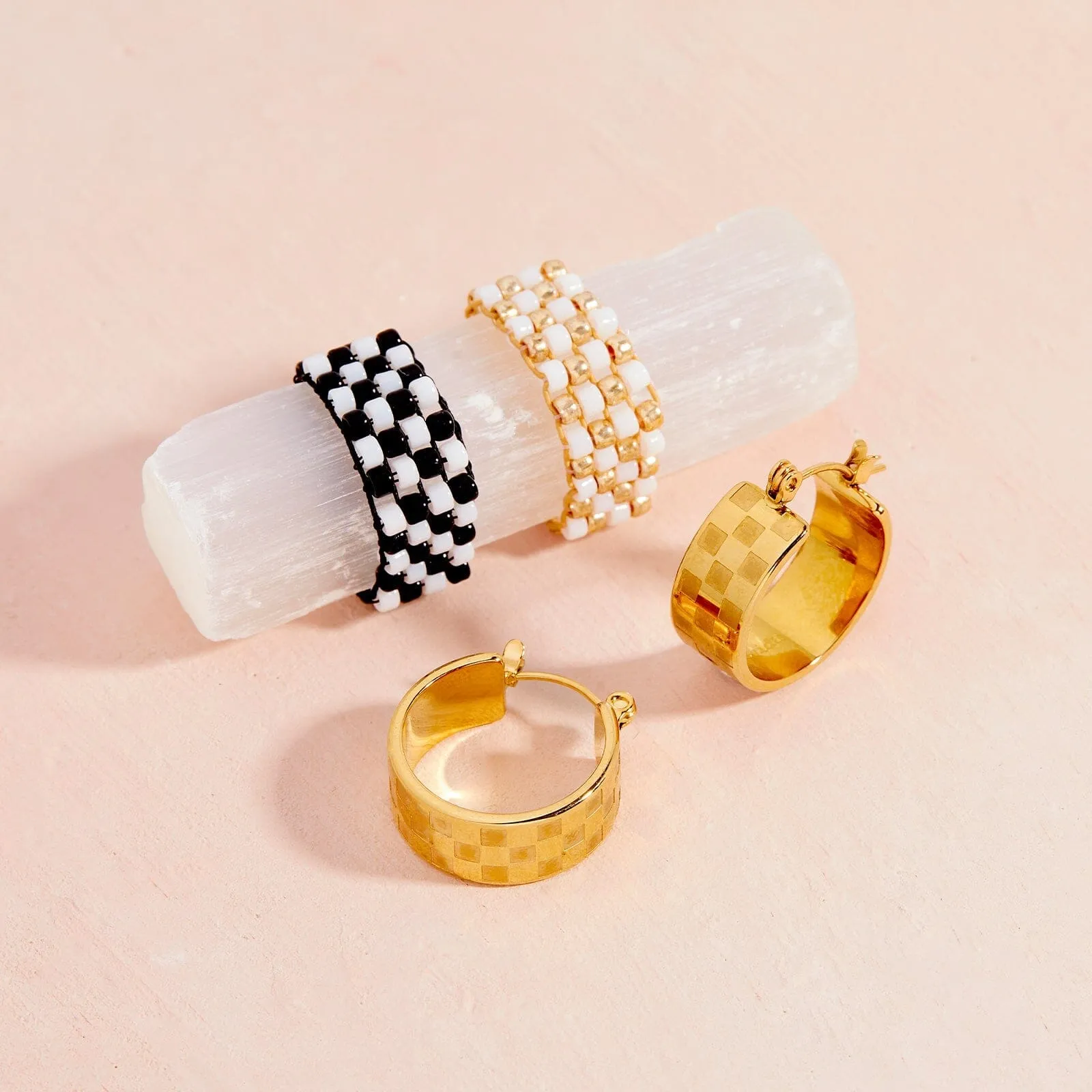 Checkerboard Bead Stretch Ring