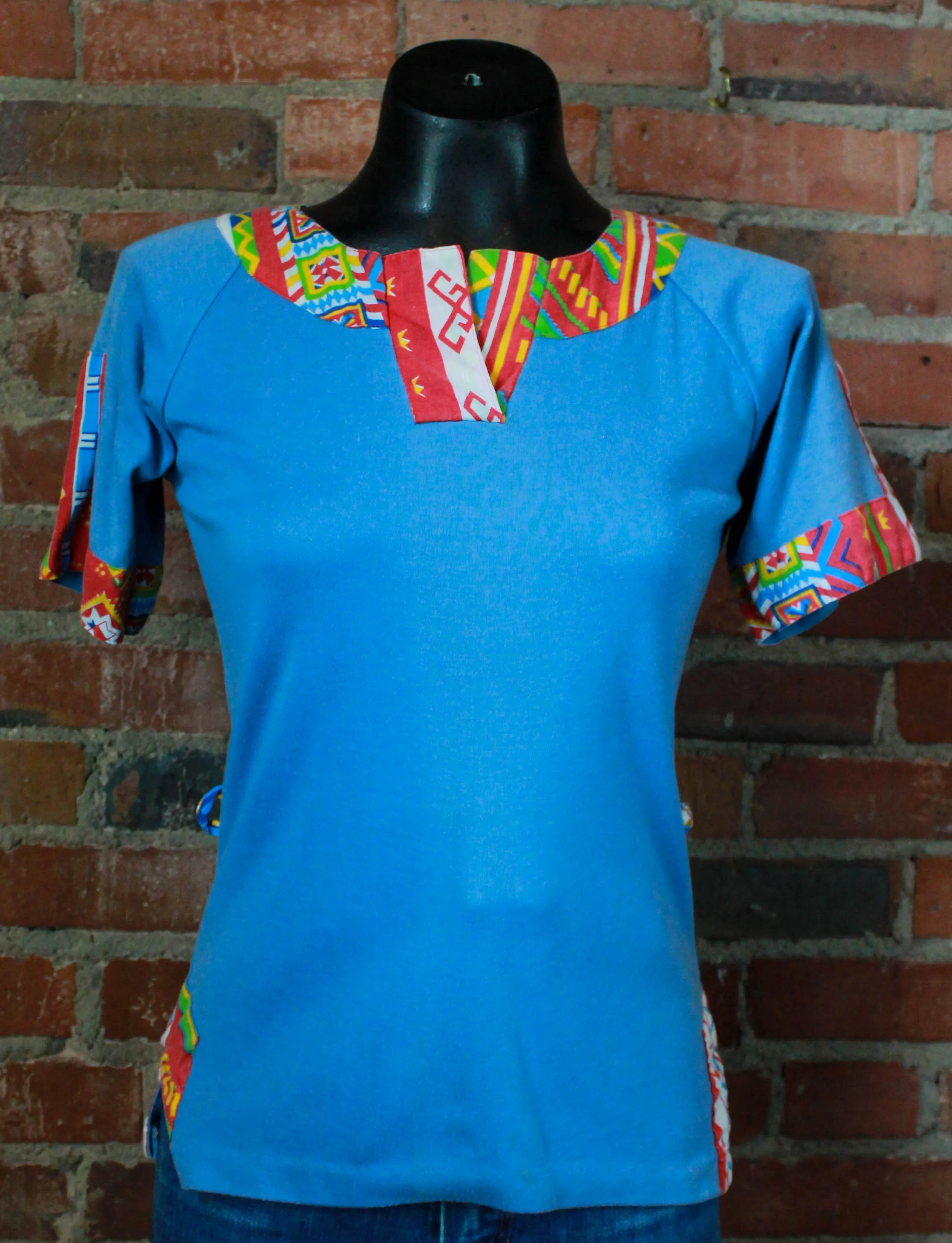 Women's Vintage 70's Geometric Graphic T Shirt Blue Rainbow Blouse Small